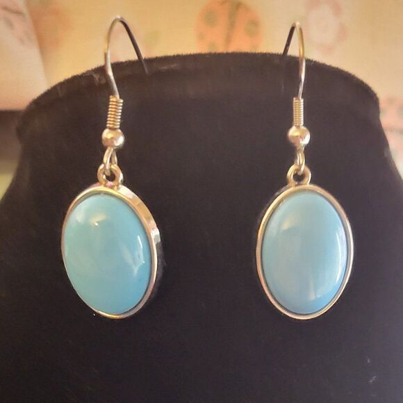 Faux "Sleeping Beauty" Turquoise Acrylic Cabochon Dangle Earrings - Picture 4 of 7